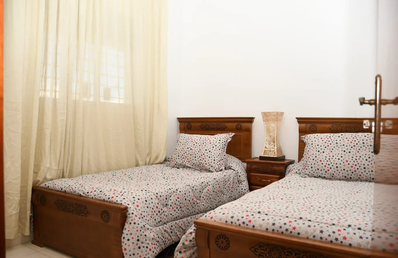 Appartement charmant à louer près de Marjane Tanger, au premier étage.