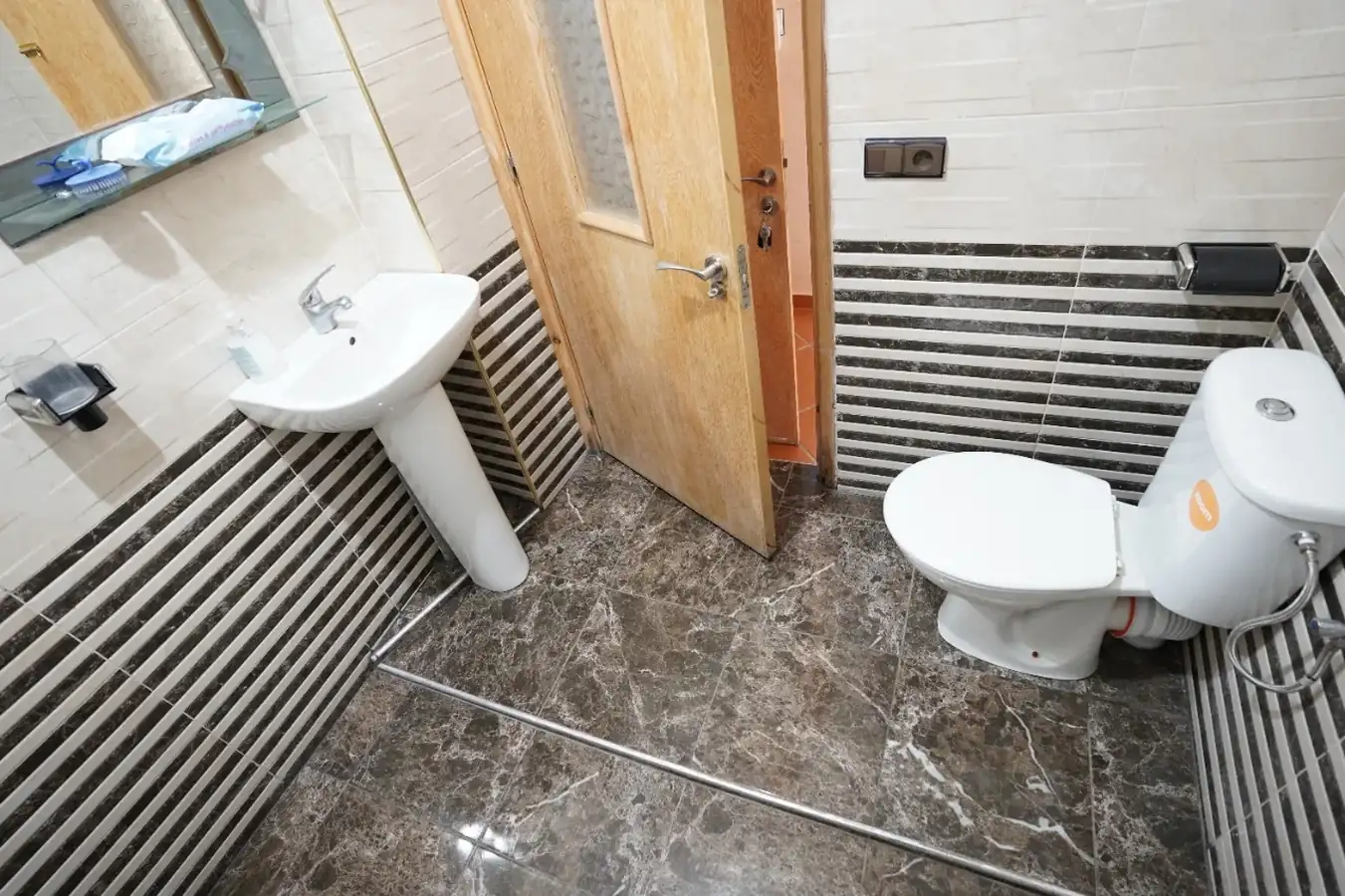 bel appartement à vendre à oued laou  2  chambre balcon salon ، Rez-de-chaussée 56 M²