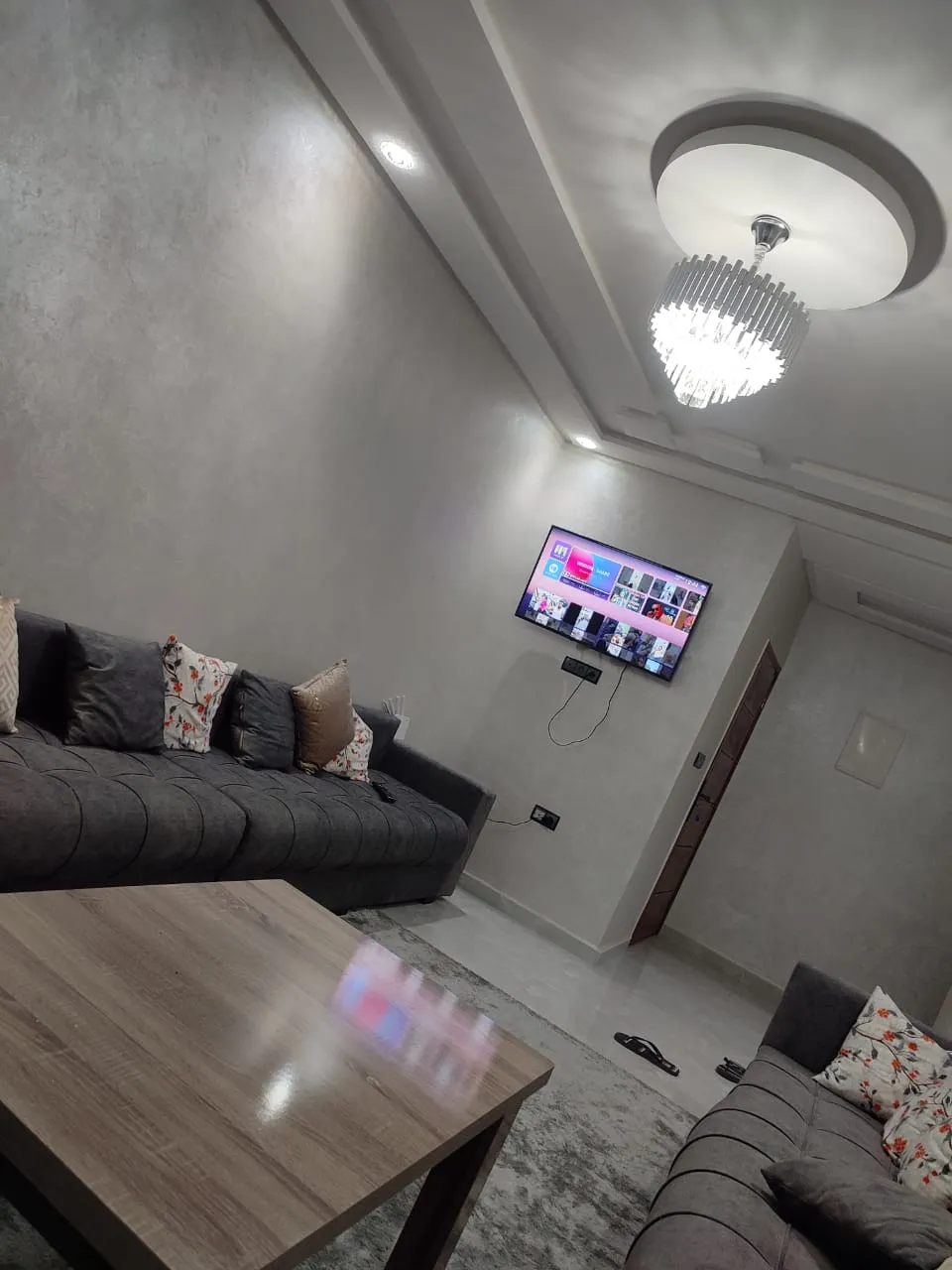 Appartement à Louer à Agadir  2 Chambres, Clim & Wifi, 1er Étage