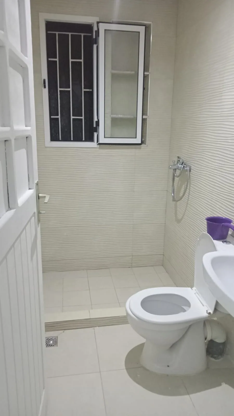 Appartement au rez-de-chaussée à louer à la journée à M'diq – 2 chambres Appartement au rez-de-chaussée à louer à la journée à M'diq – 2 chambres