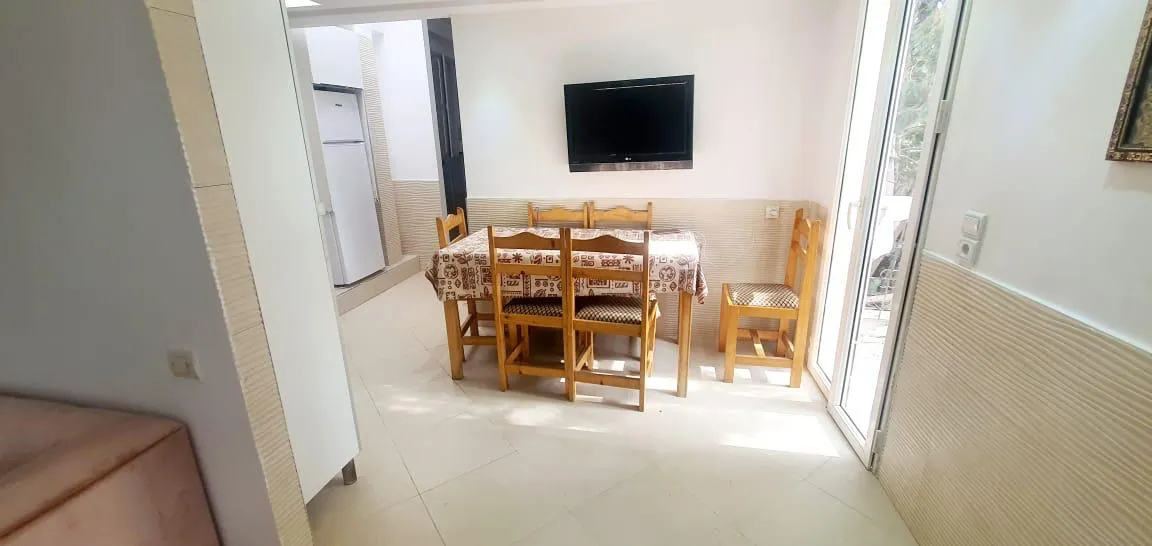 Appartement au rez-de-chaussée à louer à la journée à M'diq – 2 chambres Appartement au rez-de-chaussée à louer à la journée à M'diq – 2 chambres