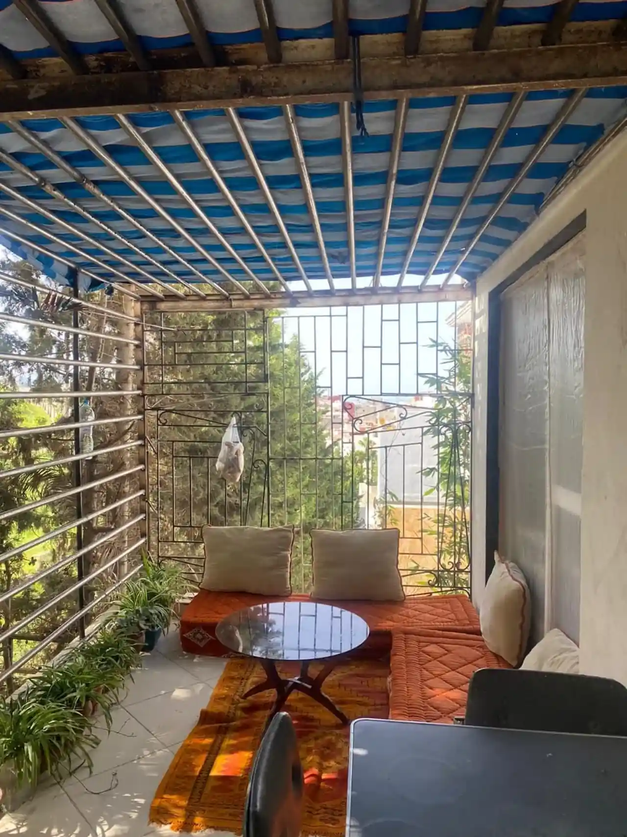 Appartement au rez-de-chaussée à louer à la journée à M'diq – 2 chambres Appartement au rez-de-chaussée à louer à la journée à M'diq – 2 chambres