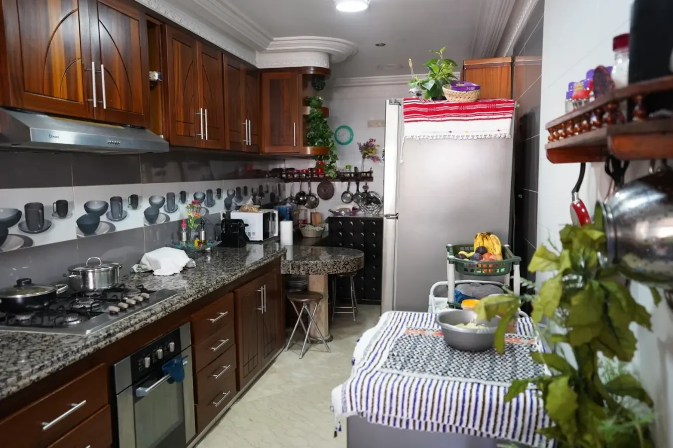 Luxueux appartement à vendre à Tanger 3 cambres 3 salons 2ème étage 155 mètres