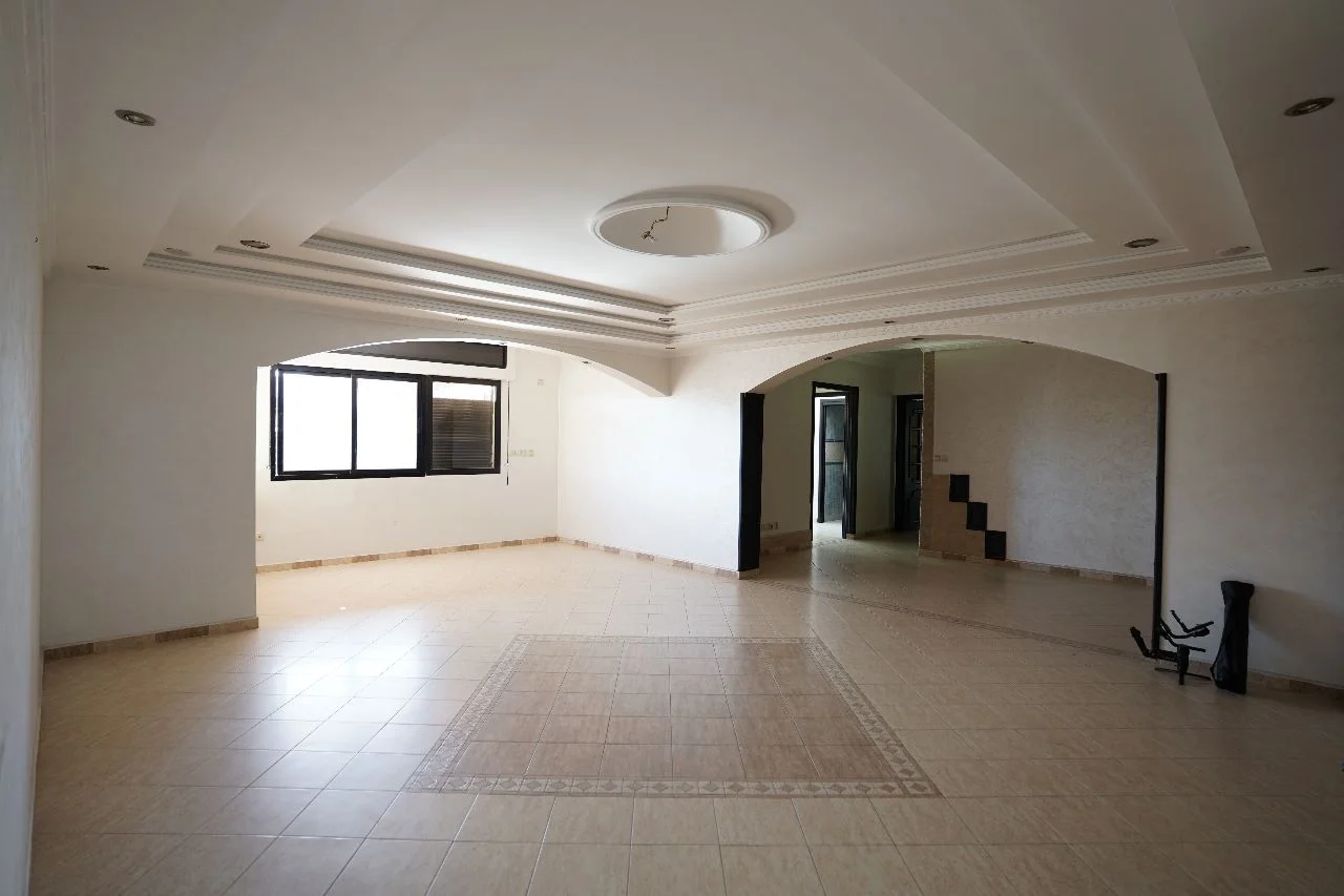 bel appartement à vendre à tanger 1èr étage ، 336 mètres 5 chambres 2 salon 