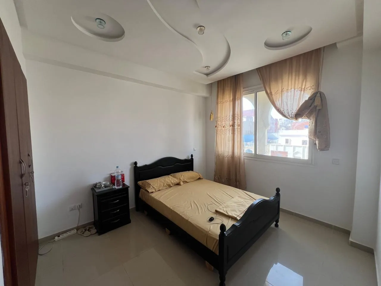 Appartement à vendre au 3ᵉ étage, composé de 2 chambres et d’un salon, titré.