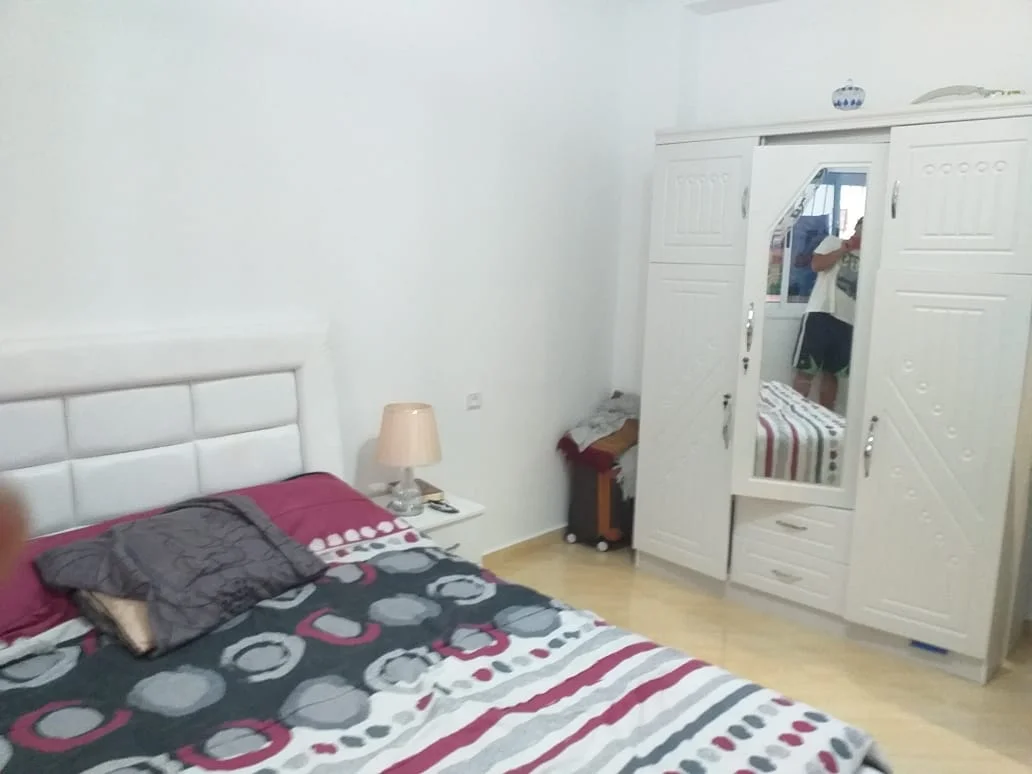 Appartement à vendre et à Louer à Courniche oued laou Chambre balcon Rez-de-chaussée