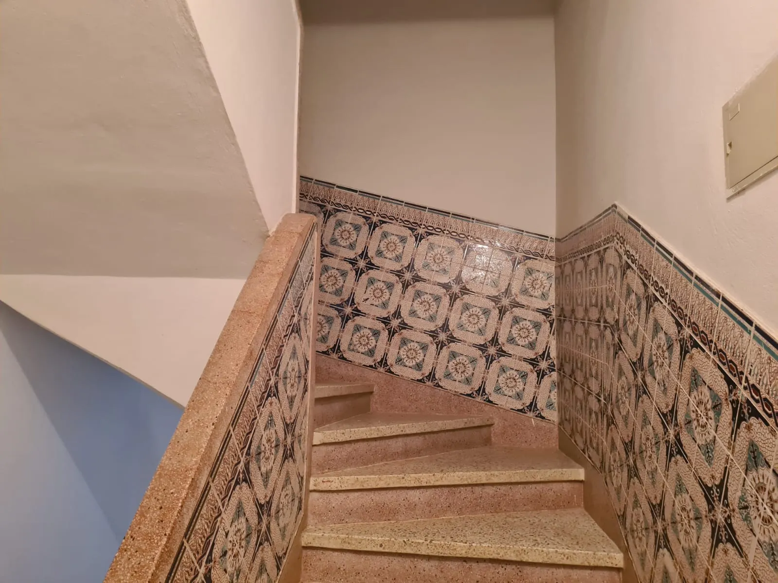 Maison indépendante à vendre à Tanger, 2 étages, garage et titre légal