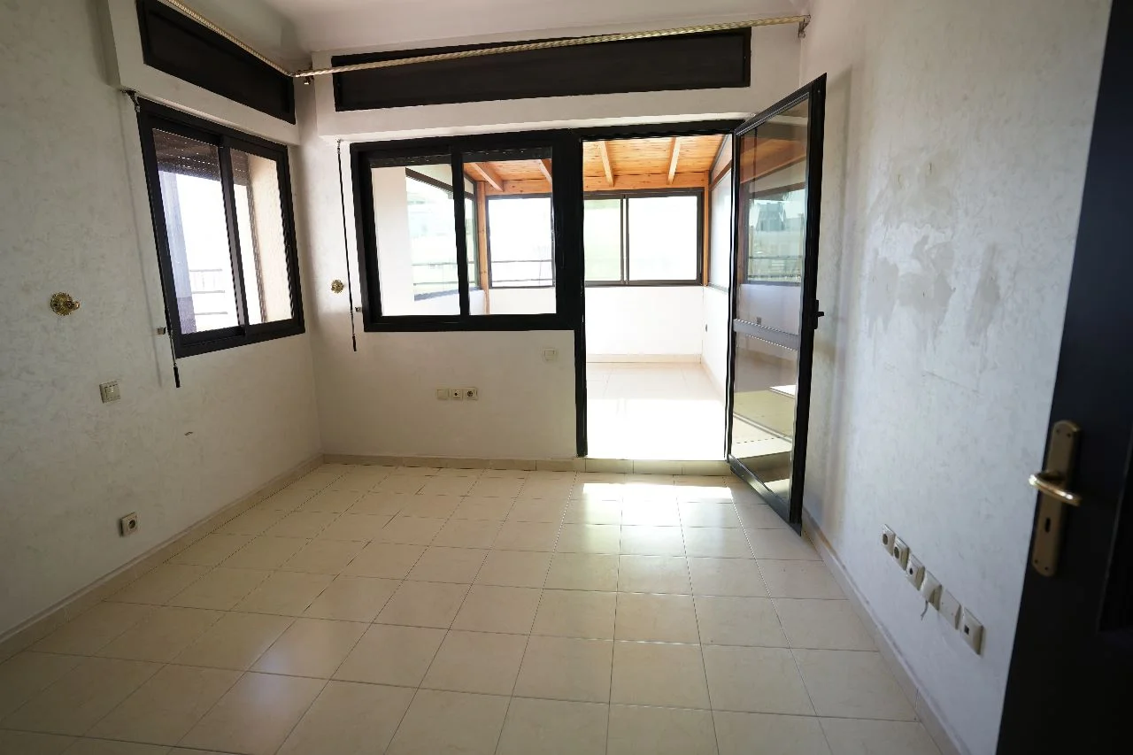 bel appartement à vendre à tanger 1èr étage ، 336 mètres 5 chambres 2 salon 