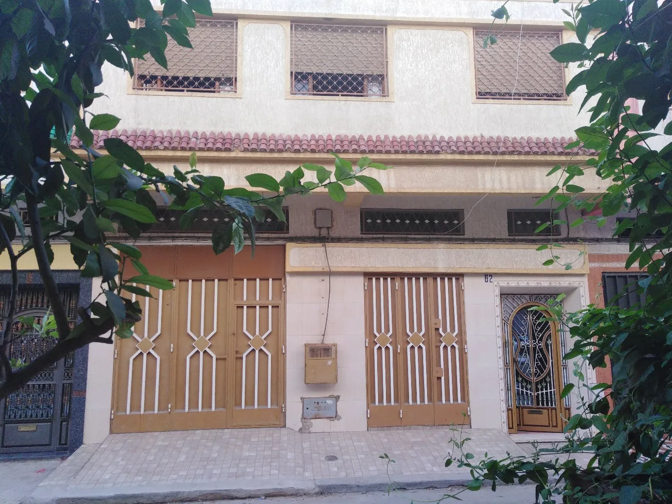 Maison indépendante à vendre à Tanger, 2 étages, garage et titre légal