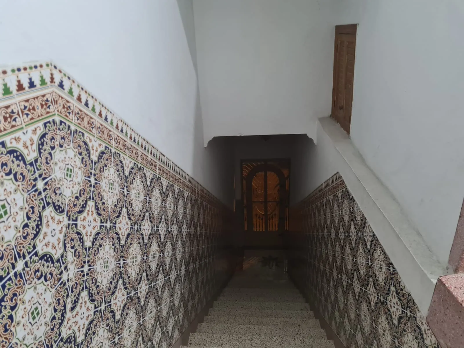 Maison indépendante à vendre à Tanger, 2 étages, garage et titre légal