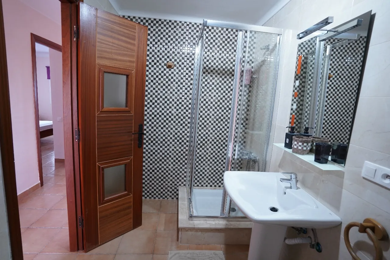 Appartement à Louer Résidence à kabila vista avec Piscine, Parking — 3 Chambres + Salon Climatisé