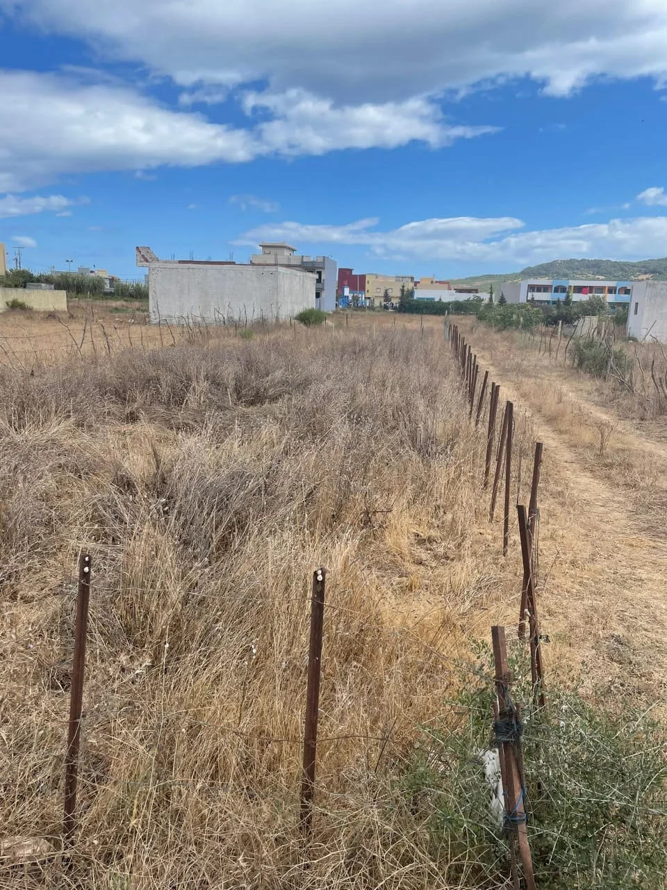 Grand terrain à vendre dans la ville de Fnideq équipé en eau et électricité ، 30