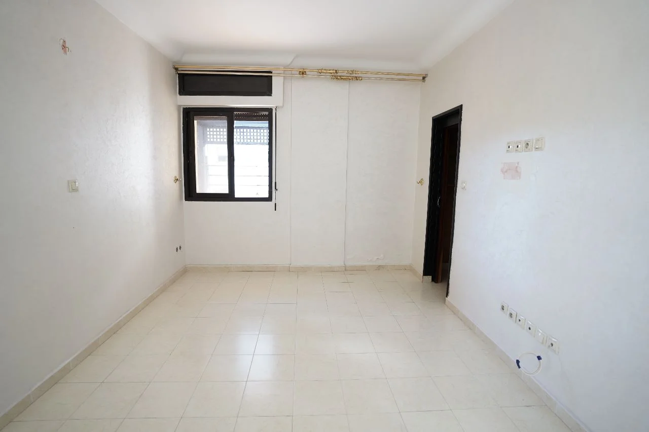 bel appartement à vendre à tanger 1èr étage ، 336 mètres 5 chambres 2 salon 