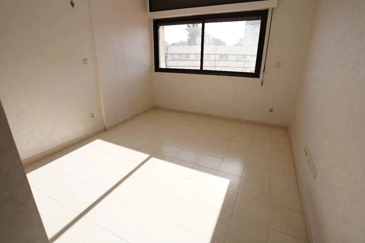 bel appartement à vendre à tanger 1èr étage ، 336 mètres 5 chambres 2 salon 