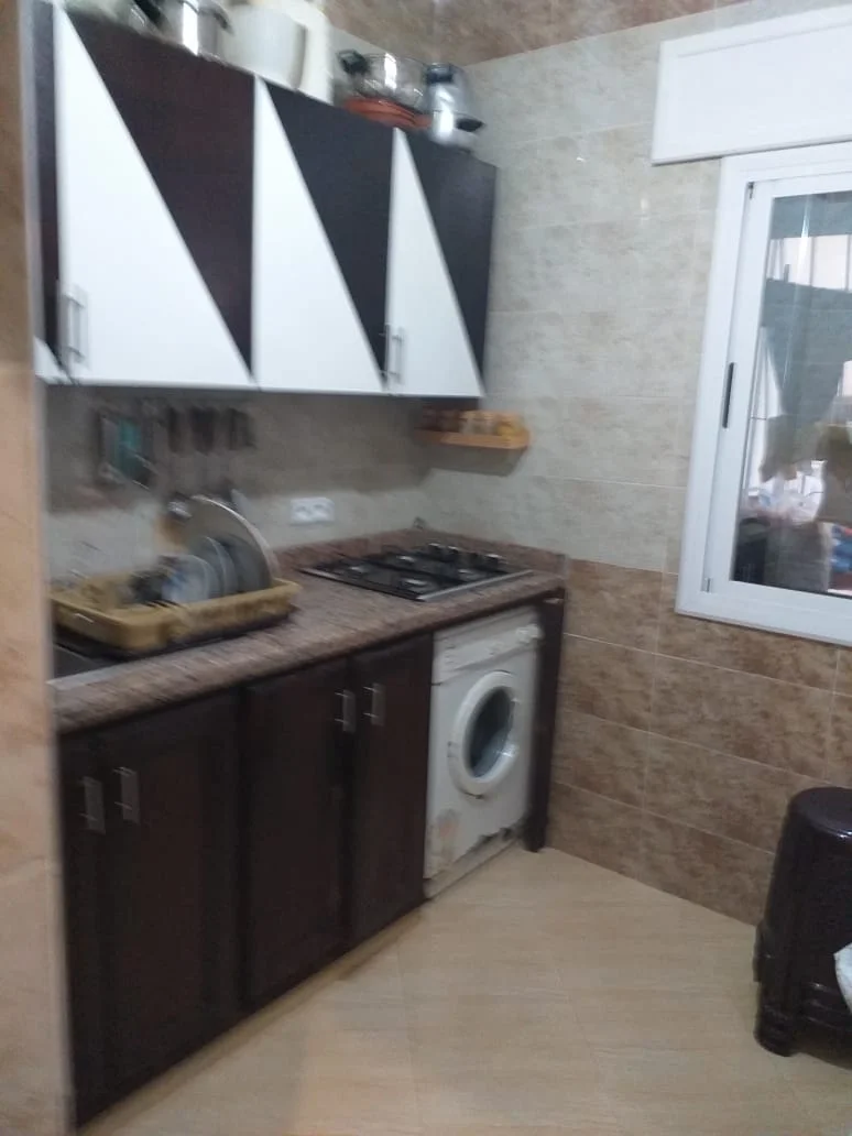 Appartement à vendre et à Louer à Courniche oued laou Chambre balcon Rez-de-chaussée