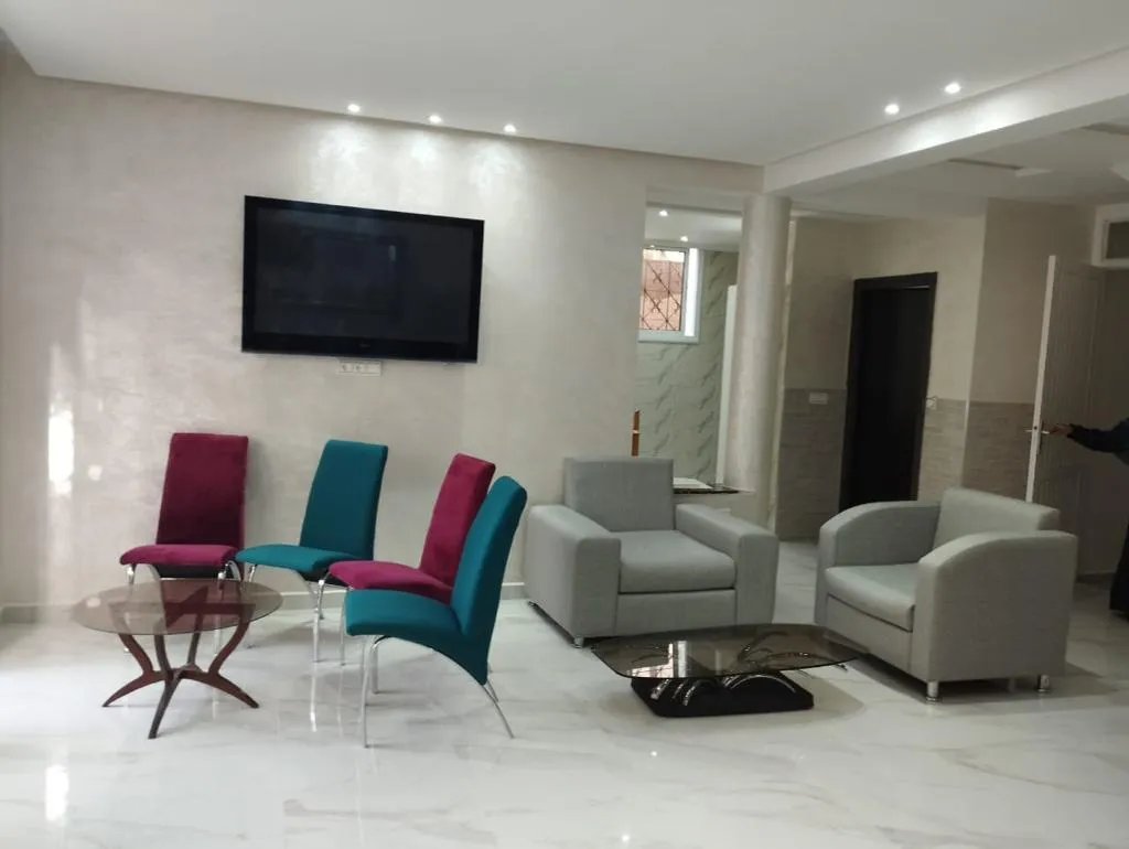 Appartement à Louer à M'diq  RDC, Résidence Calme, 2 Chambres, Wi-Fi & Parking