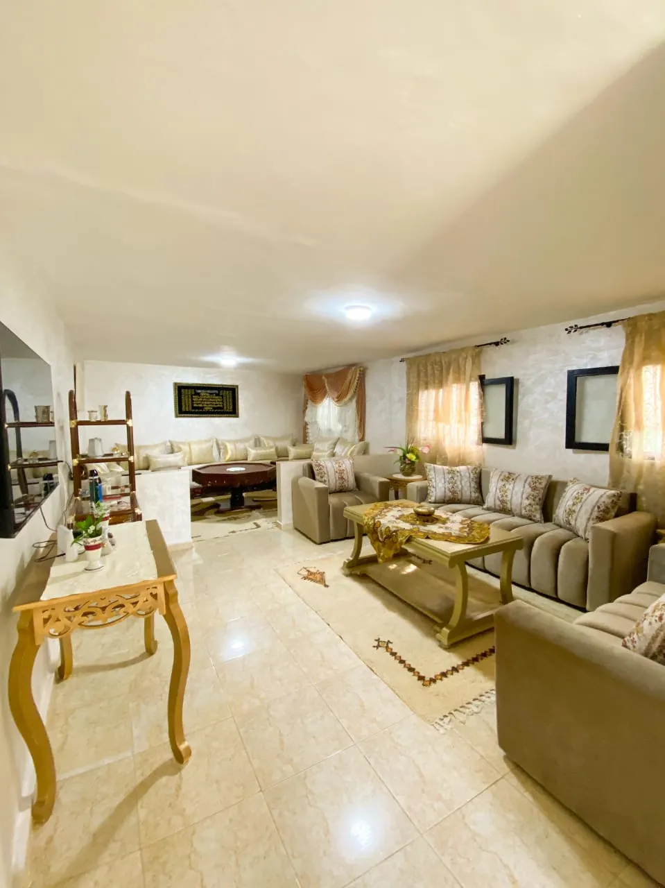 Appartement Spacieux à Louer entre M'diq et Cabo Negro une Chambre + 2 Salons
