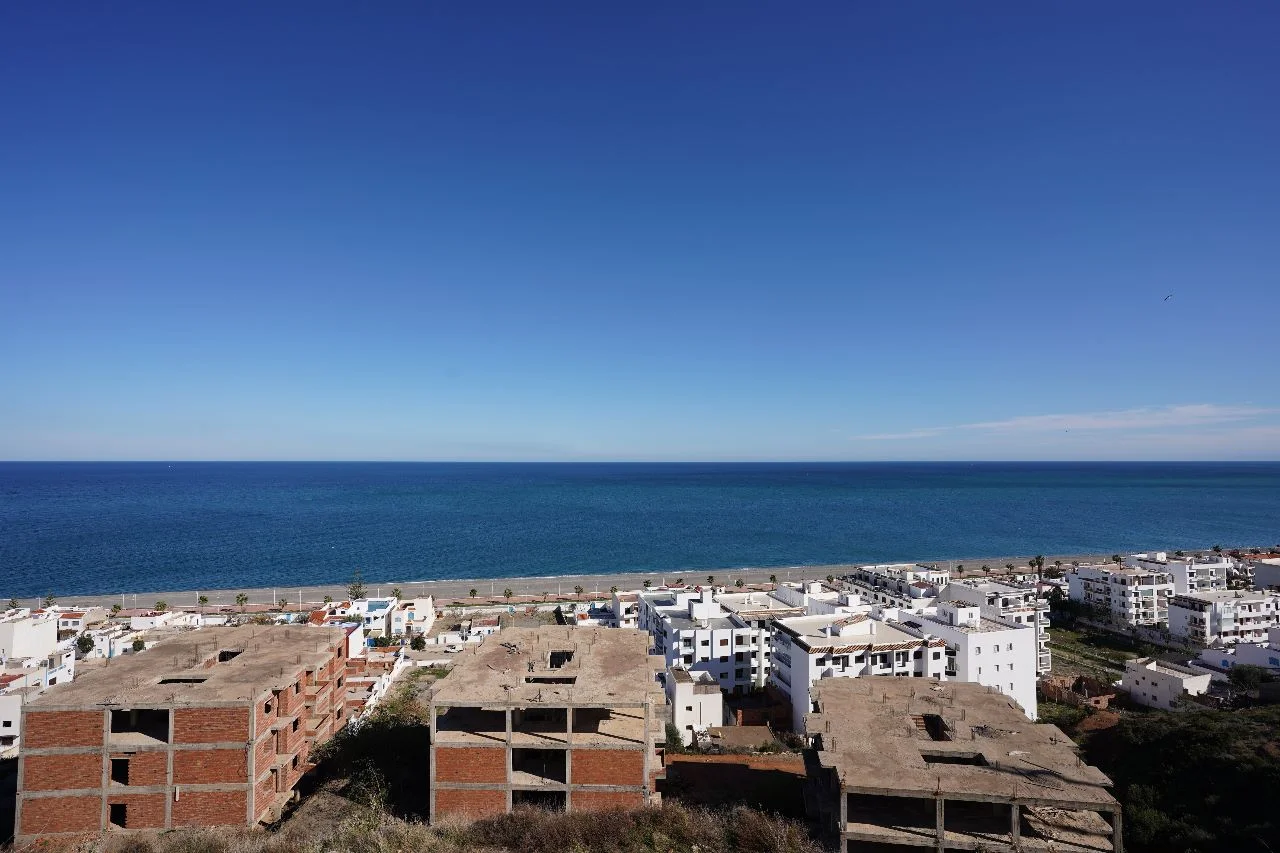 UN MAGASIN COMMERCIAL À VENDRE à oued laou  VILLE 75 MÈTRES