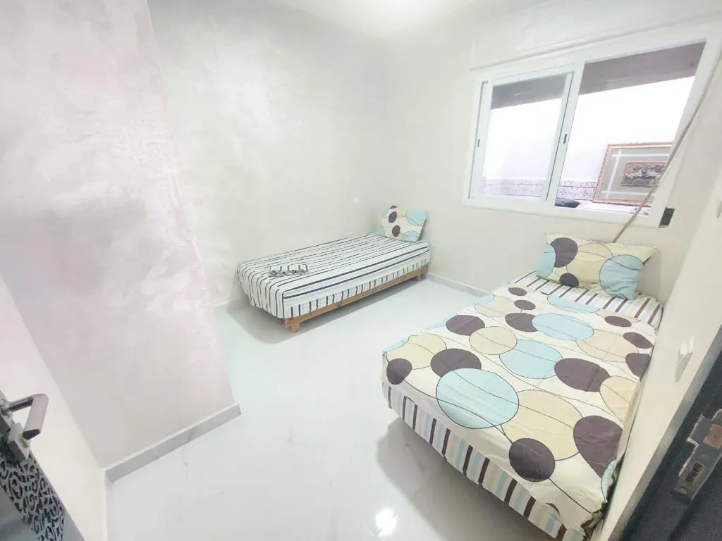Appartement à Louer à M'diq  RDC, Résidence Calme, 2 Chambres, Wi-Fi & Parking
