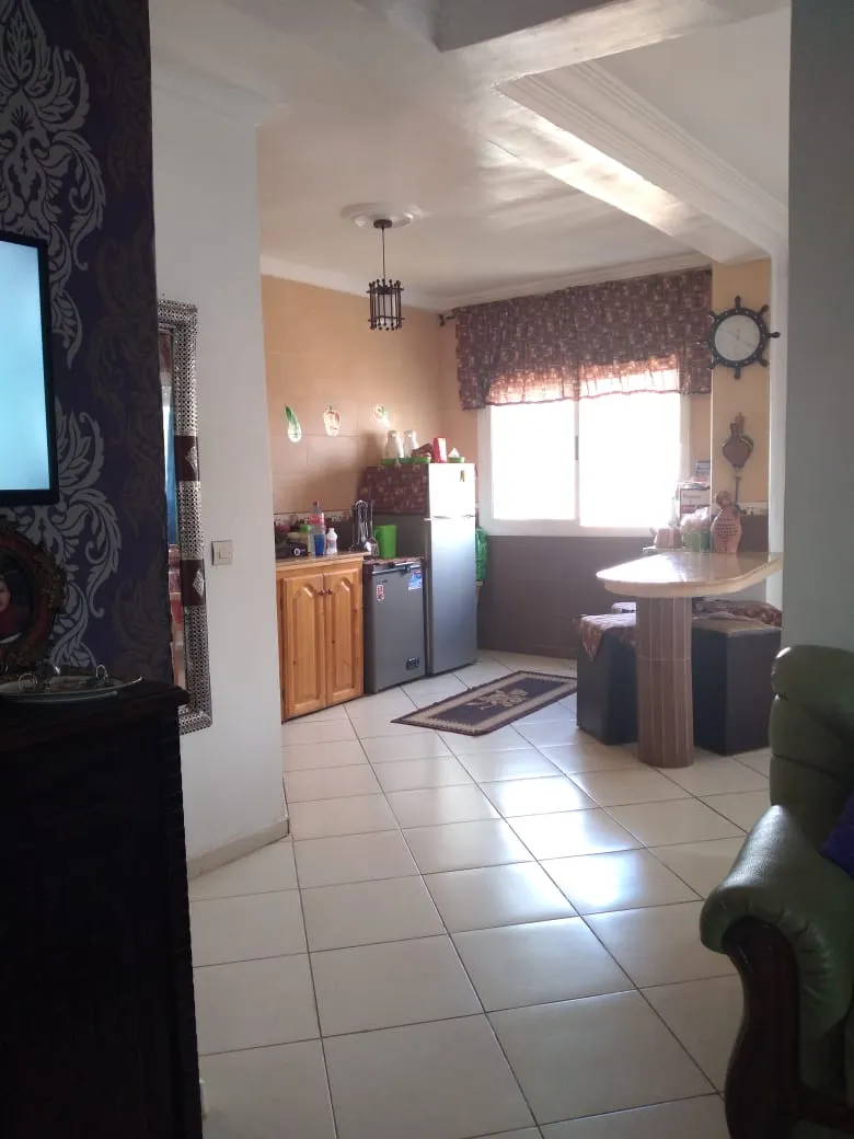 Appartement équipé au 3ème étage avec ascenseur à Oued Laou