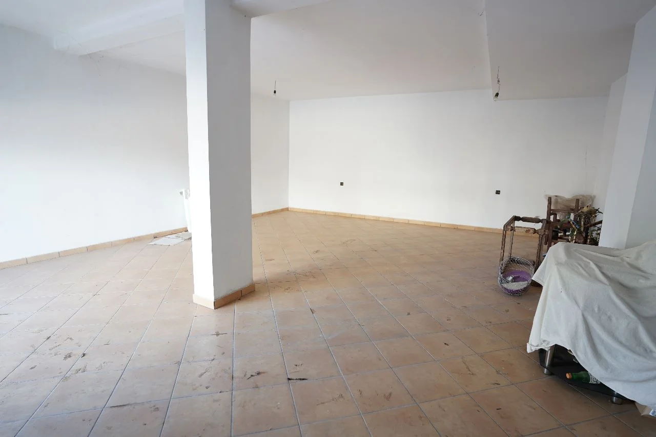 UN  MAGASIN COMMERCIAL À VENDRE  DANS LA VILLE DE OUED LAOU 56 MÈTRES