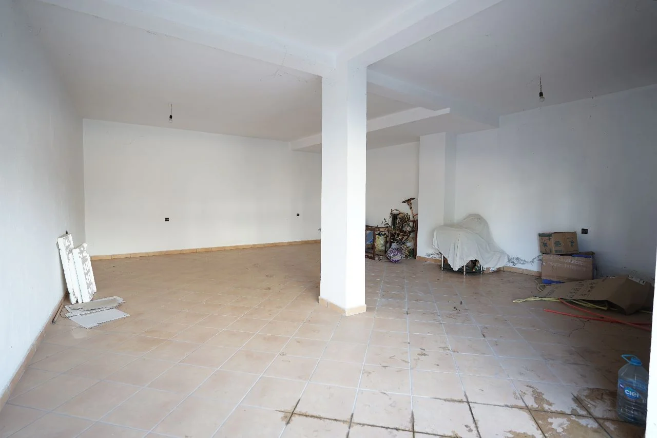 UN  MAGASIN COMMERCIAL À VENDRE  DANS LA VILLE DE OUED LAOU 56 MÈTRES