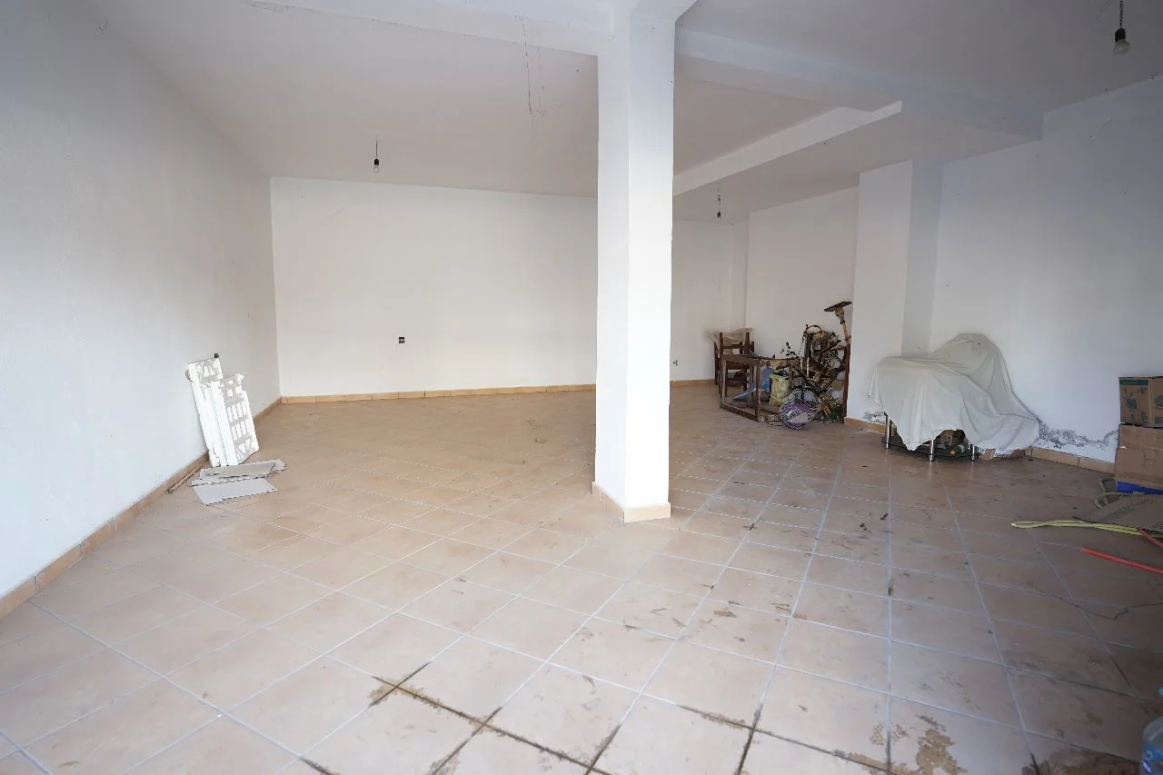 UN  MAGASIN COMMERCIAL À VENDRE  DANS LA VILLE DE OUED LAOU 56 MÈTRES