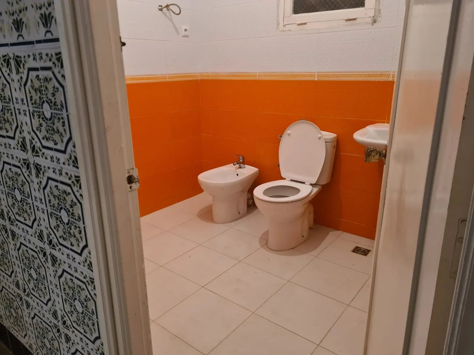 Maison indépendante à vendre à Tanger, 2 étages, garage et titre légal