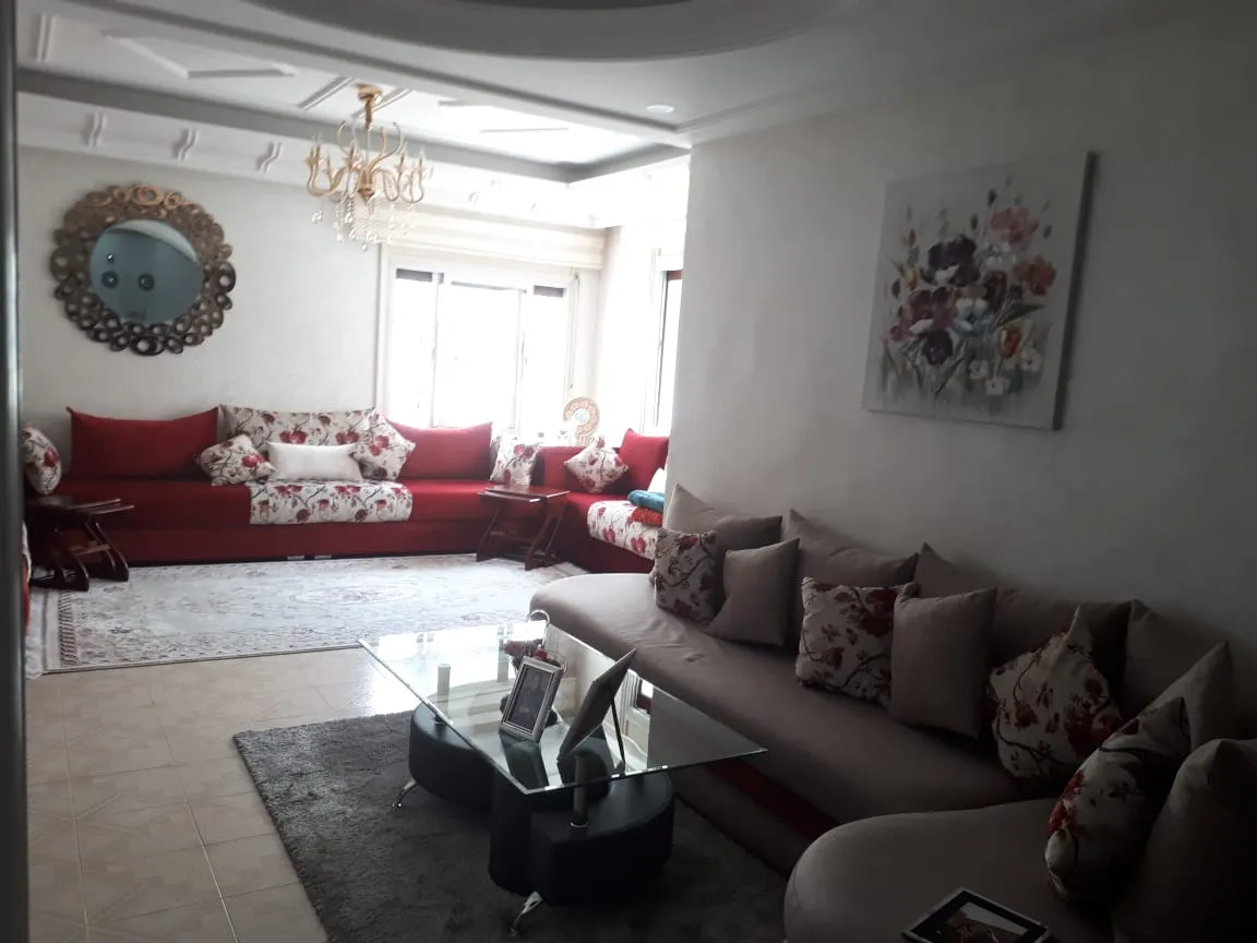 Appartement à vendre à Casablanca, au troisième étage, composé de deux chambres 