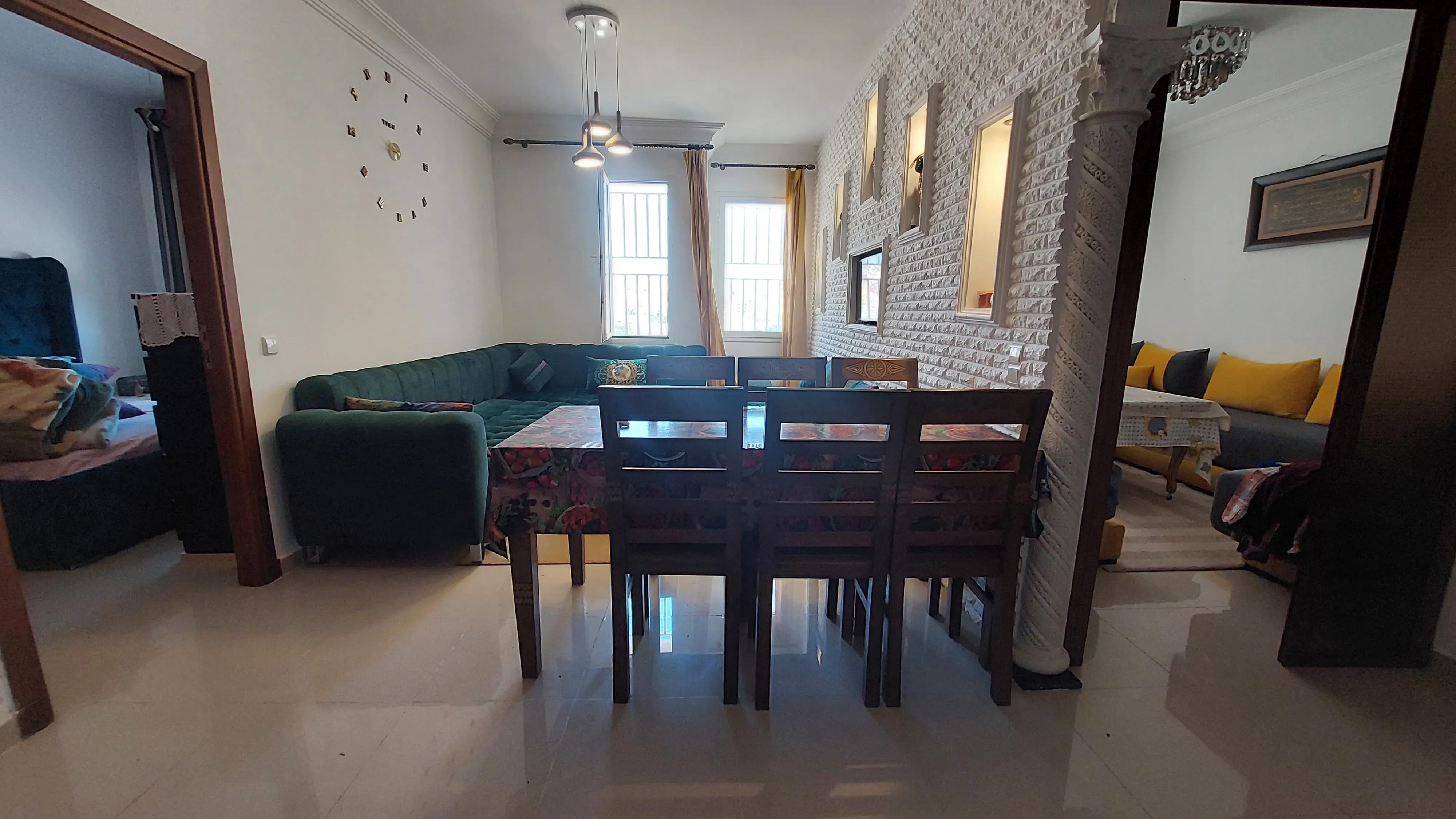 Bel appartement à louer à Fnideq, situé au troisième étage d'une résidence calme