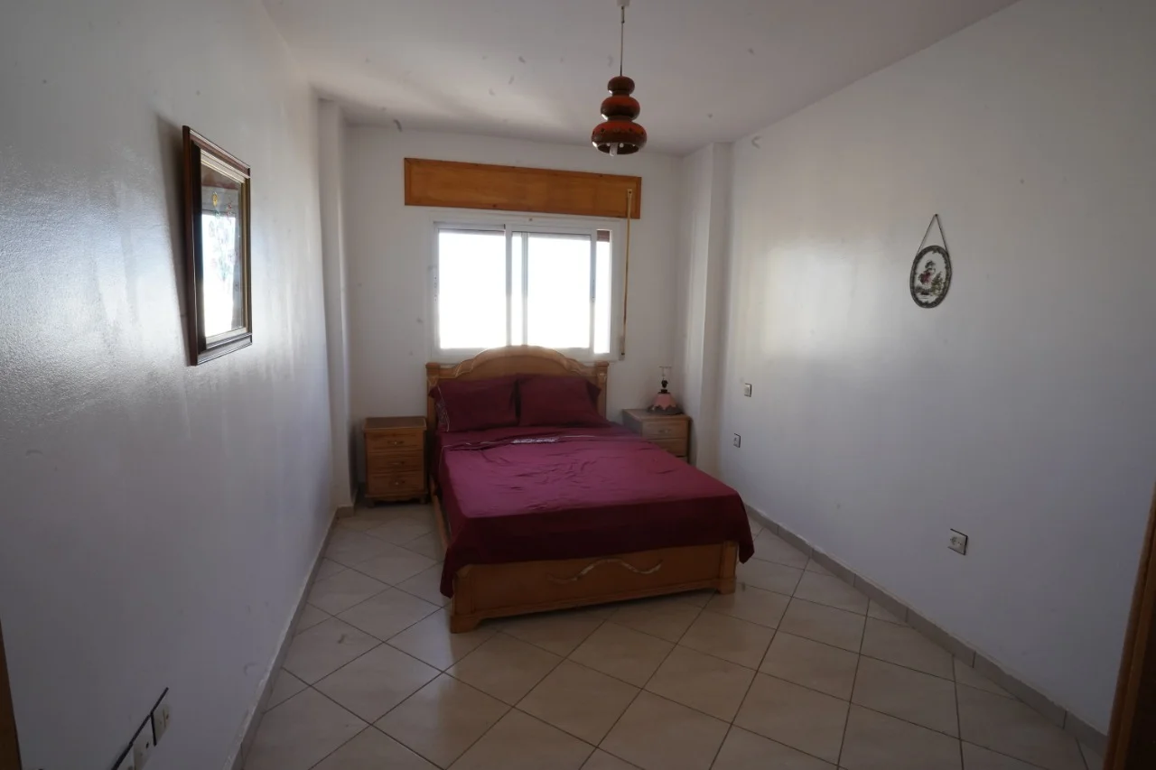 Appartement A vendre à Oued Laou 2 chambre salon à 3 étage 