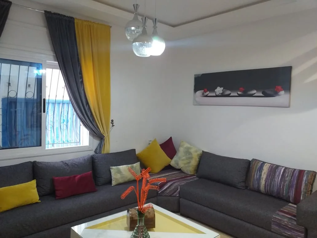 Appartement à vendre et à Louer à Courniche oued laou Chambre balcon Rez-de-chaussée