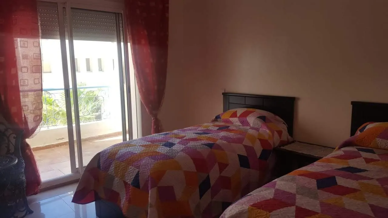 Appartement à vendre de 80 m² au premier étage, une chambre et d'un salon.