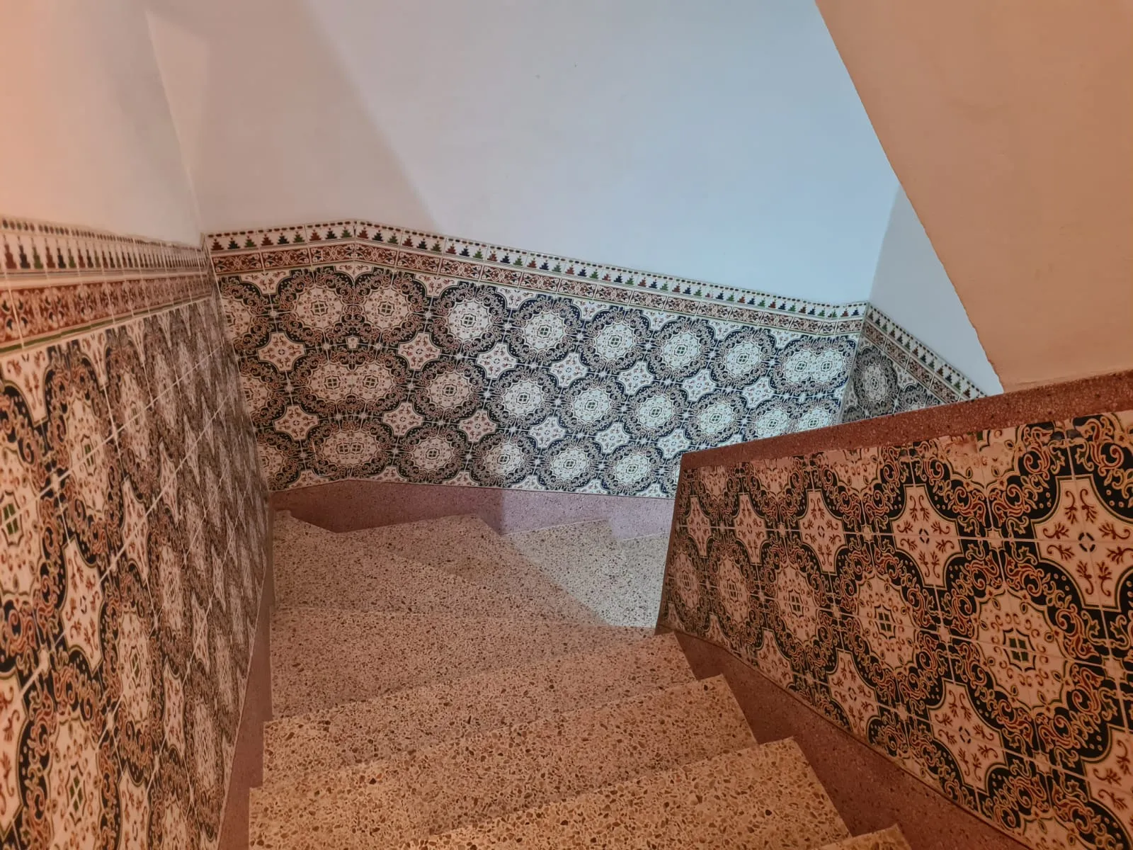 Maison indépendante à vendre à Tanger, 2 étages, garage et titre légal
