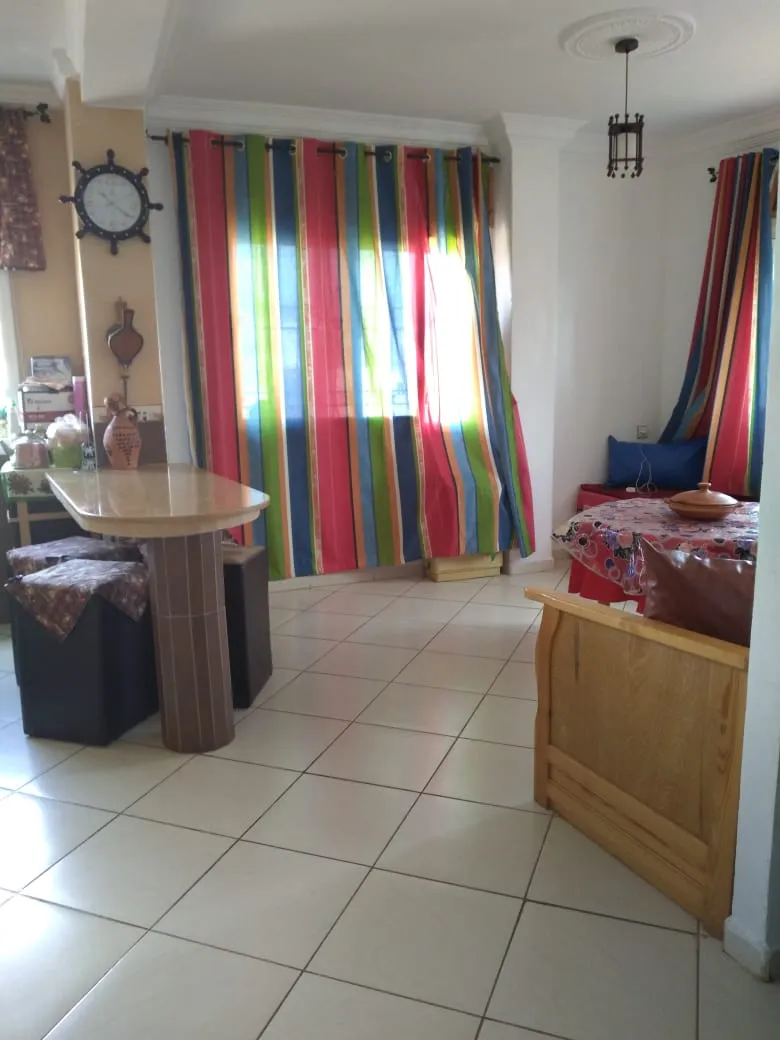 Appartement équipé au 3ème étage avec ascenseur à Oued Laou