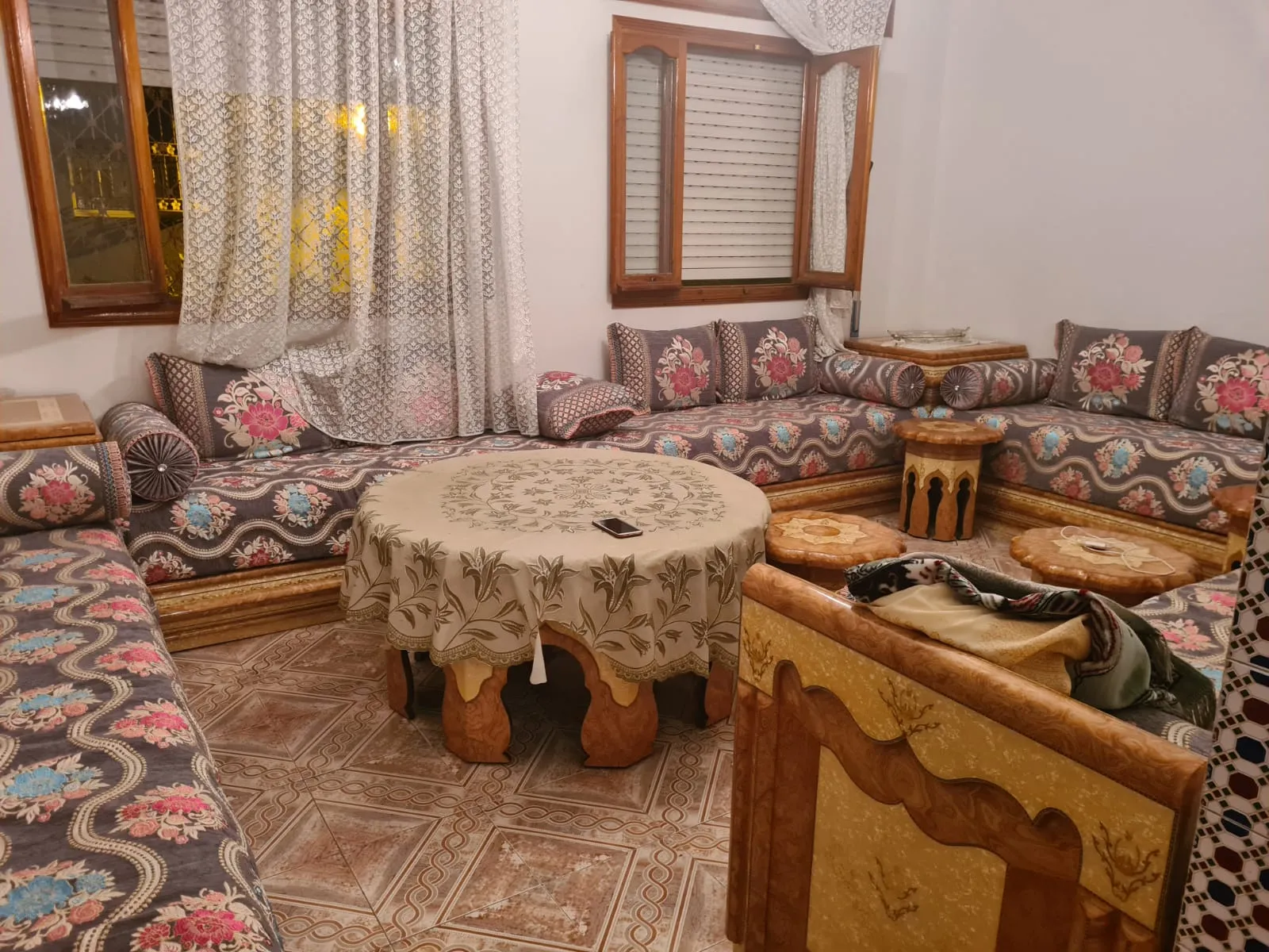 Maison indépendante à vendre à Tanger, 2 étages, garage et titre légal