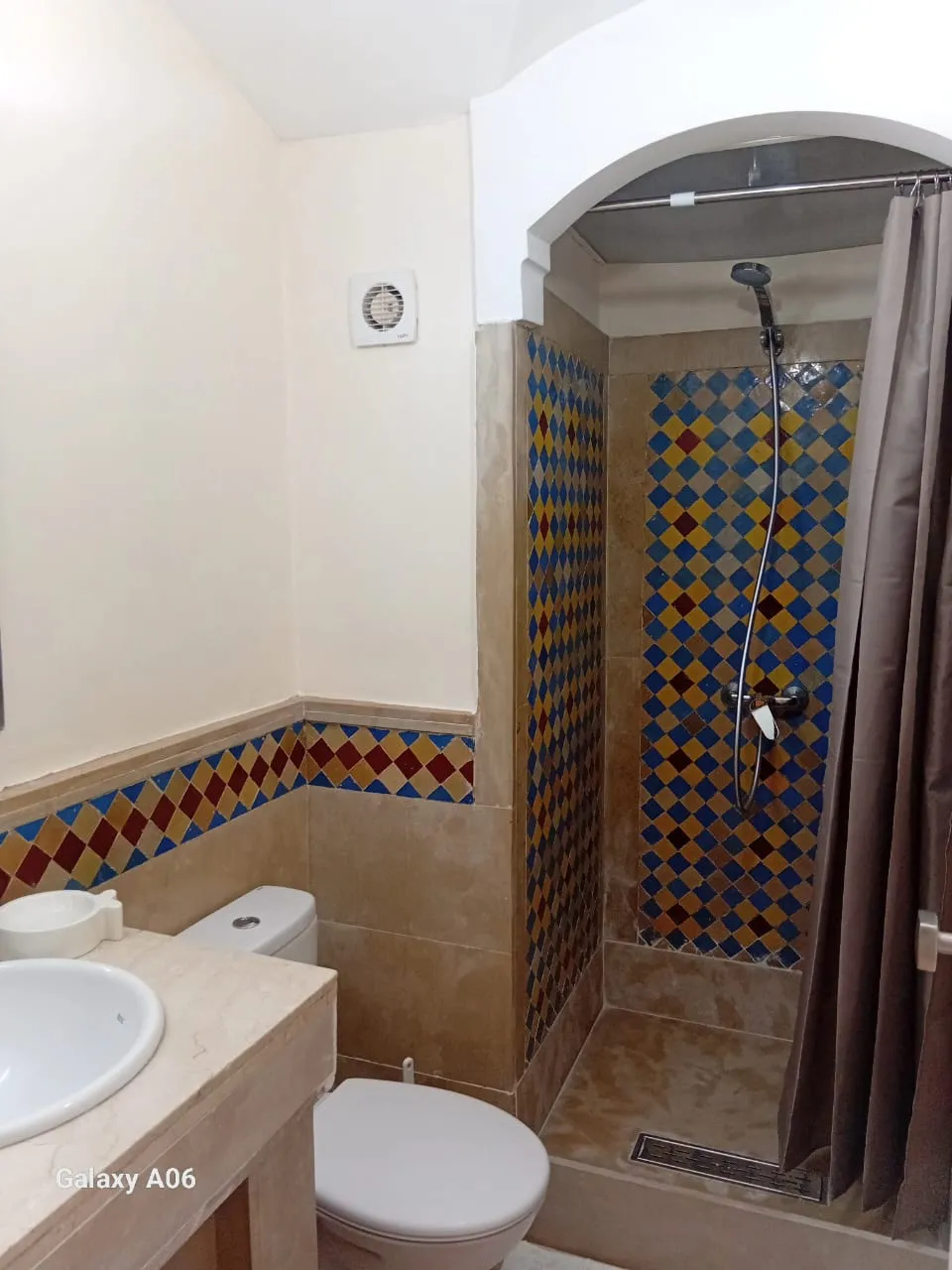 Bel appartement à louer à Marrakech, dans le quartier Guéliz, au quatrième étage