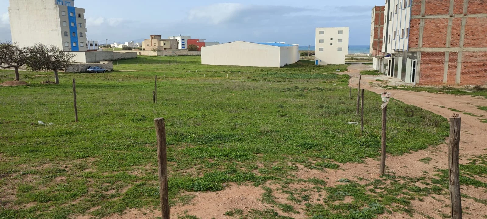 Terrain à vendre à Azla, portefeuille, 76 mètres , équipé d'eau et d'électricité