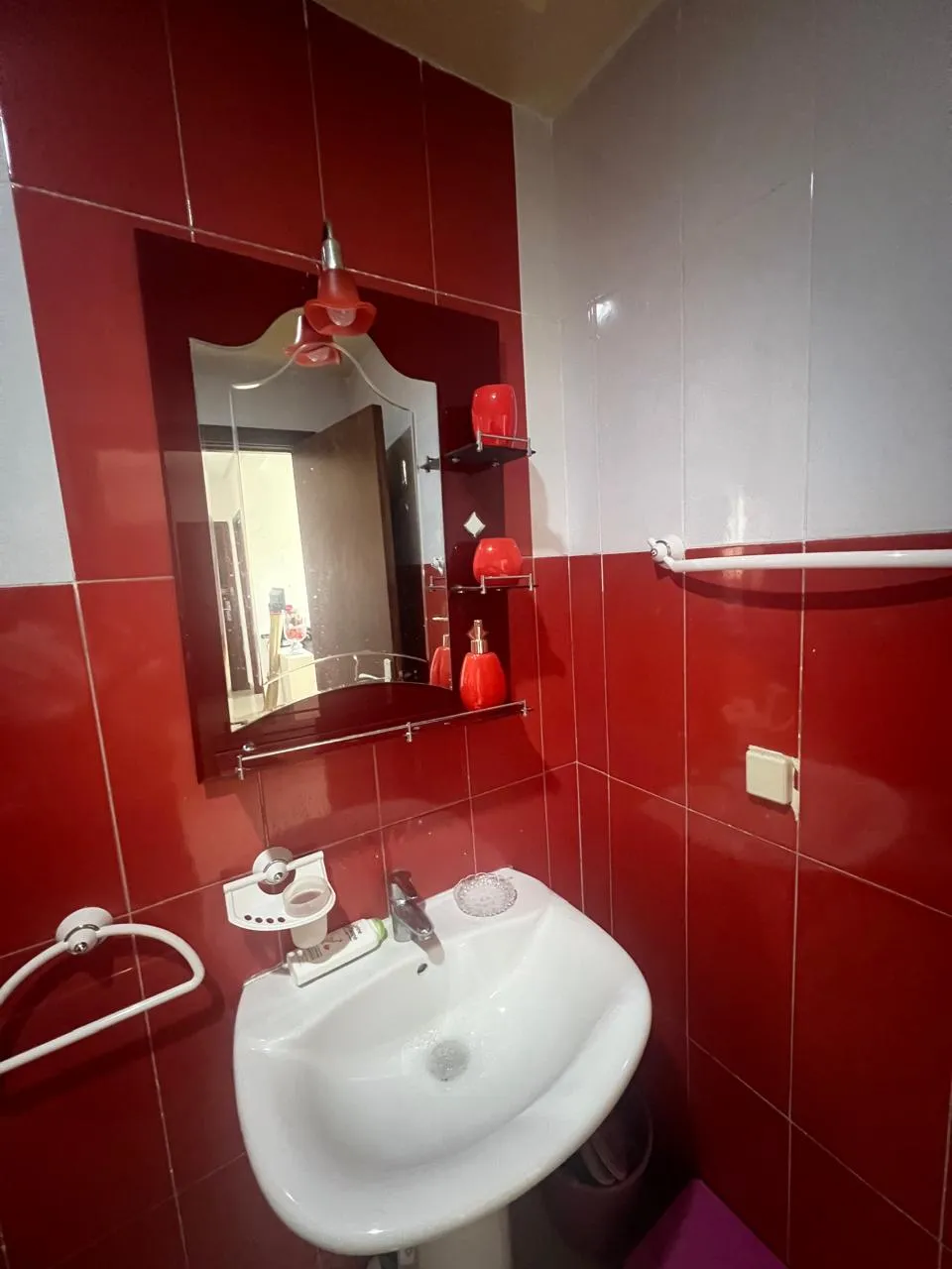 Appartement à vendre au 3ᵉ étage, composé de 2 chambres et d’un salon, titré.