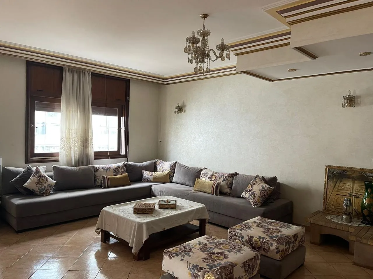 Duplex à vendre dans un quartier prestigieux, d’une superficie de 440 m². 