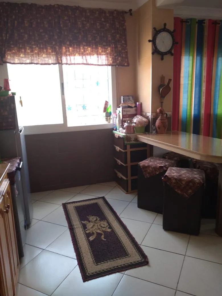 Appartement équipé au 3ème étage avec ascenseur à Oued Laou