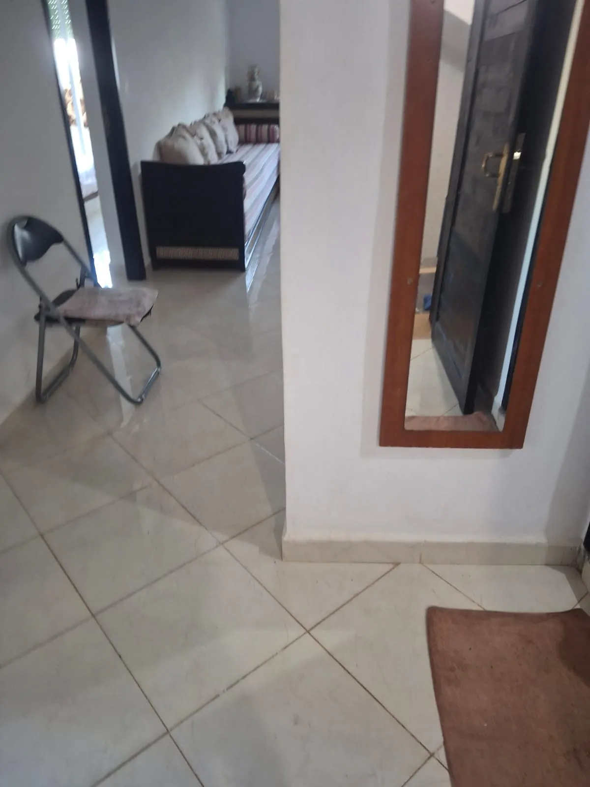 Appartement à vendre à Oued El Lou, 85 m², deux façades, situé au 3ᵉ étage.