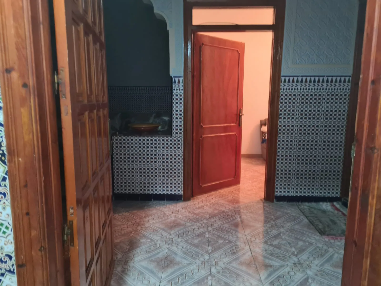 Maison indépendante à vendre à Tanger, 2 étages, garage et titre légal