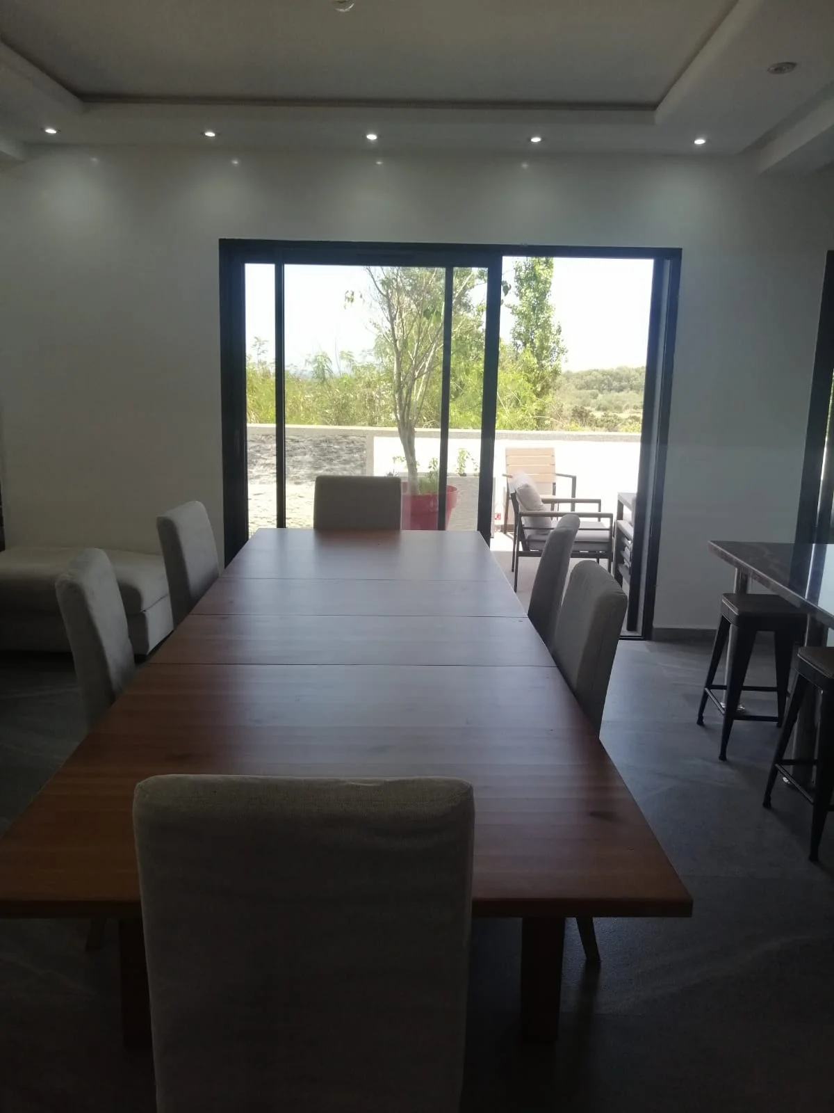Villa Haut Standing à Vendre à M'diq Ville 4 chambres, deux salon et une terrass