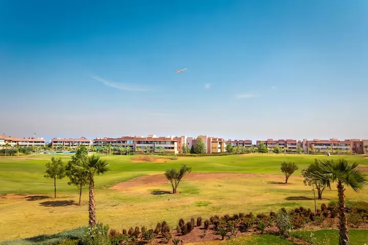 Un bel appartement à louer à Marrakech, doté d’un design moderne et élégant.