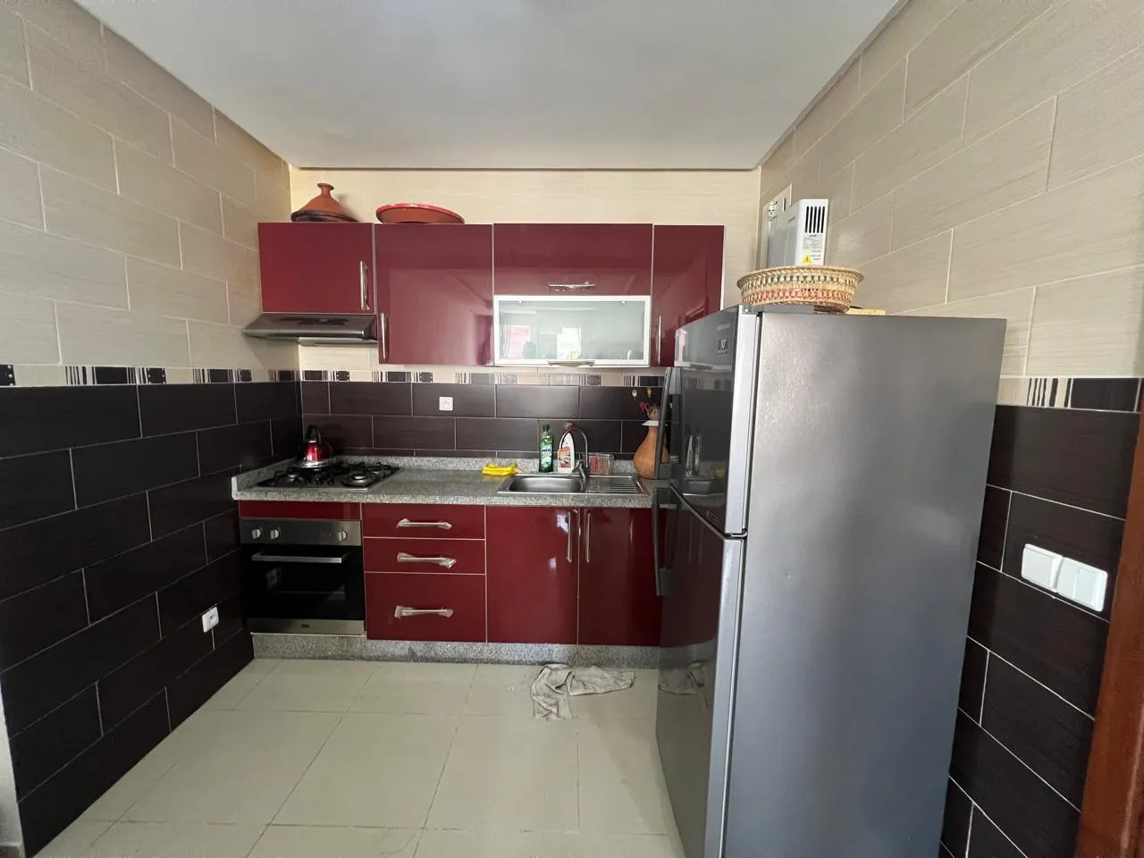 Appartement à vendre au 3ᵉ étage, composé de 2 chambres et d’un salon, titré.