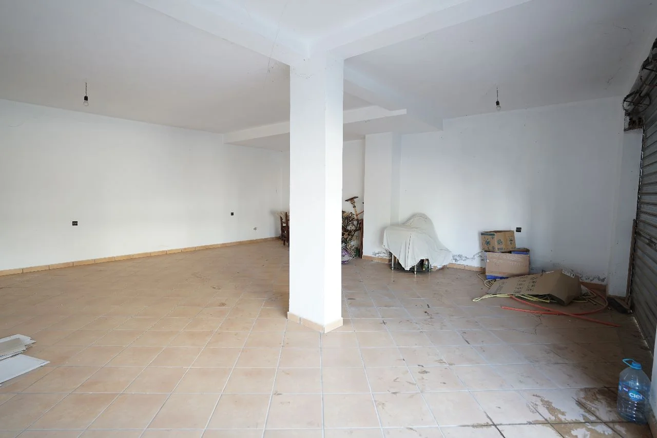 UN  MAGASIN COMMERCIAL À VENDRE  DANS LA VILLE DE OUED LAOU 56 MÈTRES