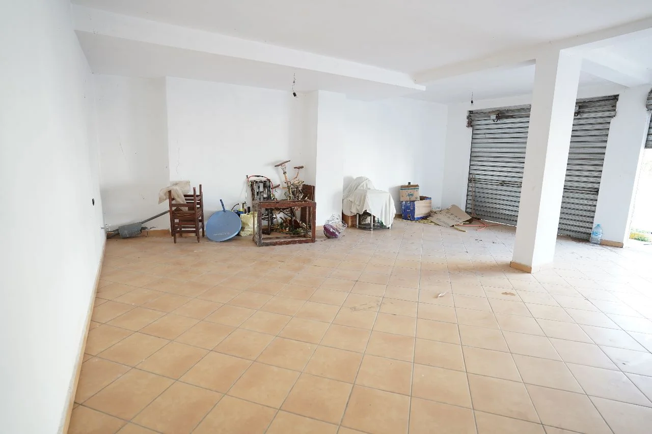 UN  MAGASIN COMMERCIAL À VENDRE  DANS LA VILLE DE OUED LAOU 56 MÈTRES