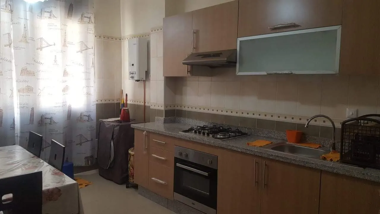 Appartement à vendre de 80 m² au premier étage, une chambre et d'un salon.