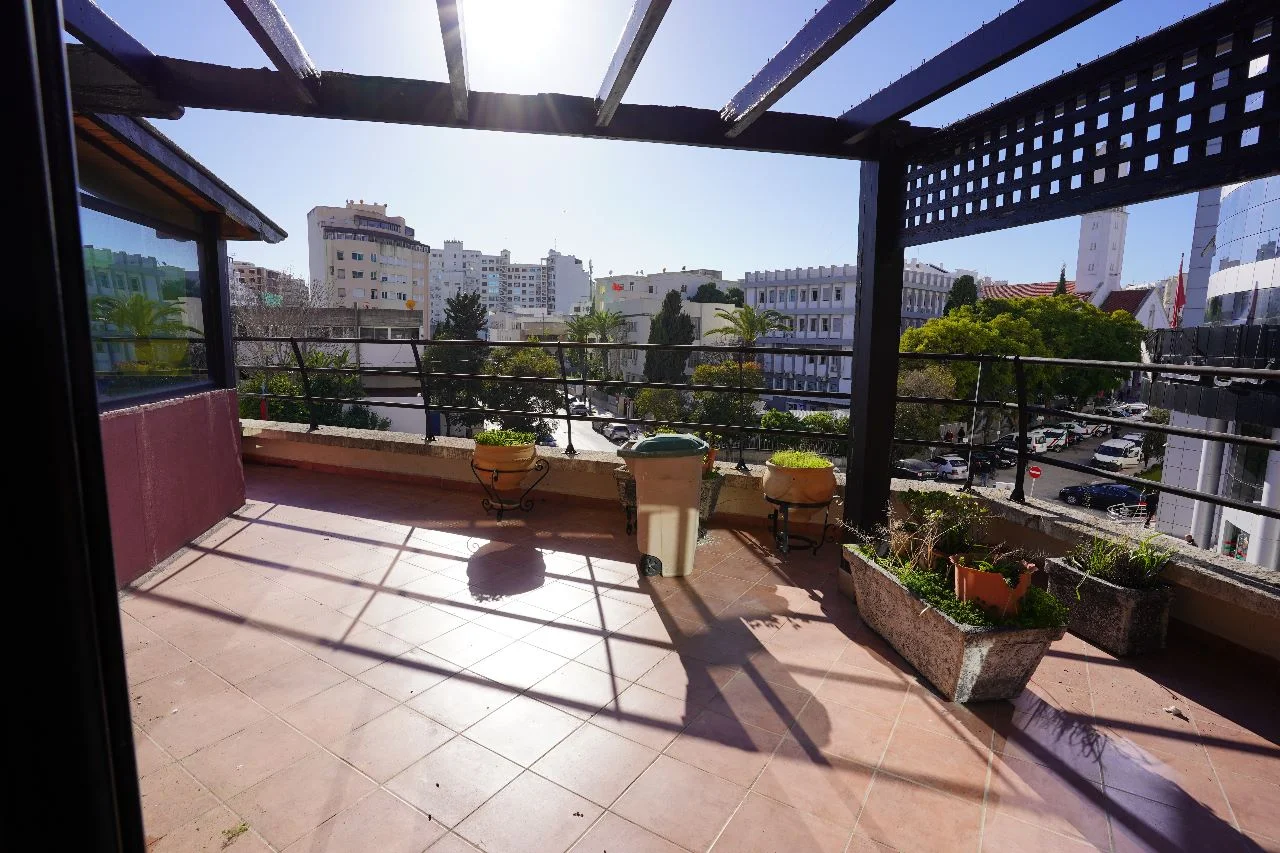 bel appartement à vendre à tanger 1èr étage ، 336 mètres 5 chambres 2 salon 